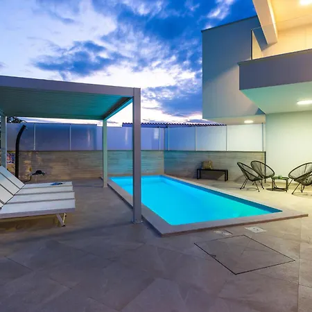 Luxurious In *